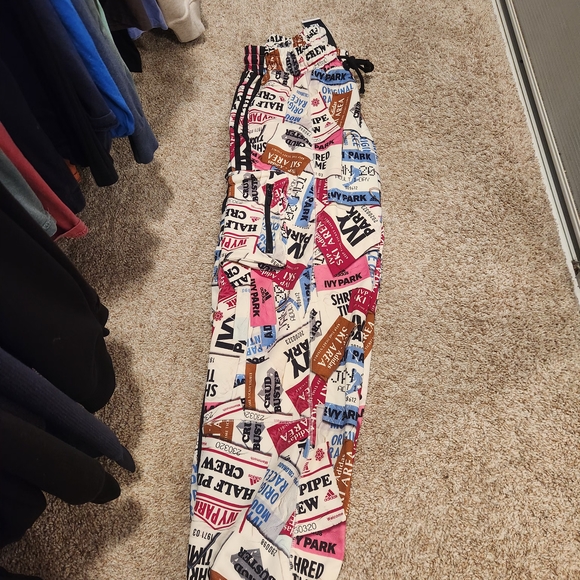 IVY PARK ADIDAS SKU SWEATPANTS SIZE: XS - Picture 3 of 4